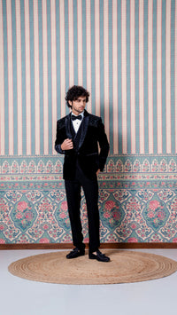 The Noir Échelon Tuxedo