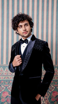 The Noir Échelon Tuxedo